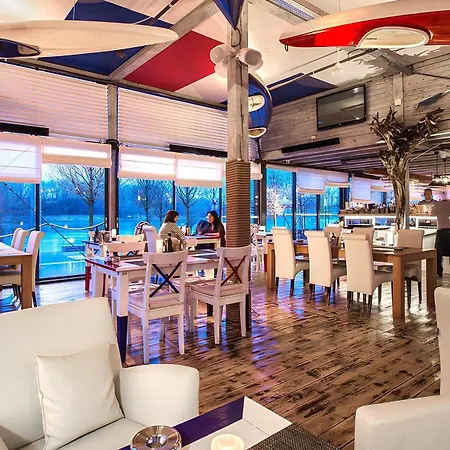 Eurovea Tower Апарт-отель Братислава