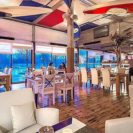 公寓式酒店 Eurovea Tower 5*